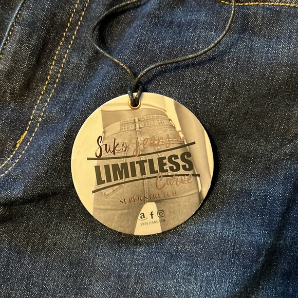 Dark wash high rise skinny jeans - nwt 1x so fits 14-16 - Picture 2 of 7